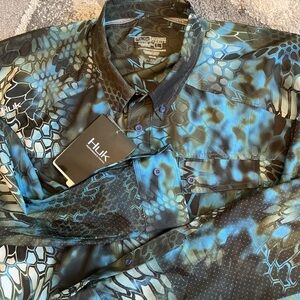 Huk Performance Blue and Black Camo Shirt large NWT